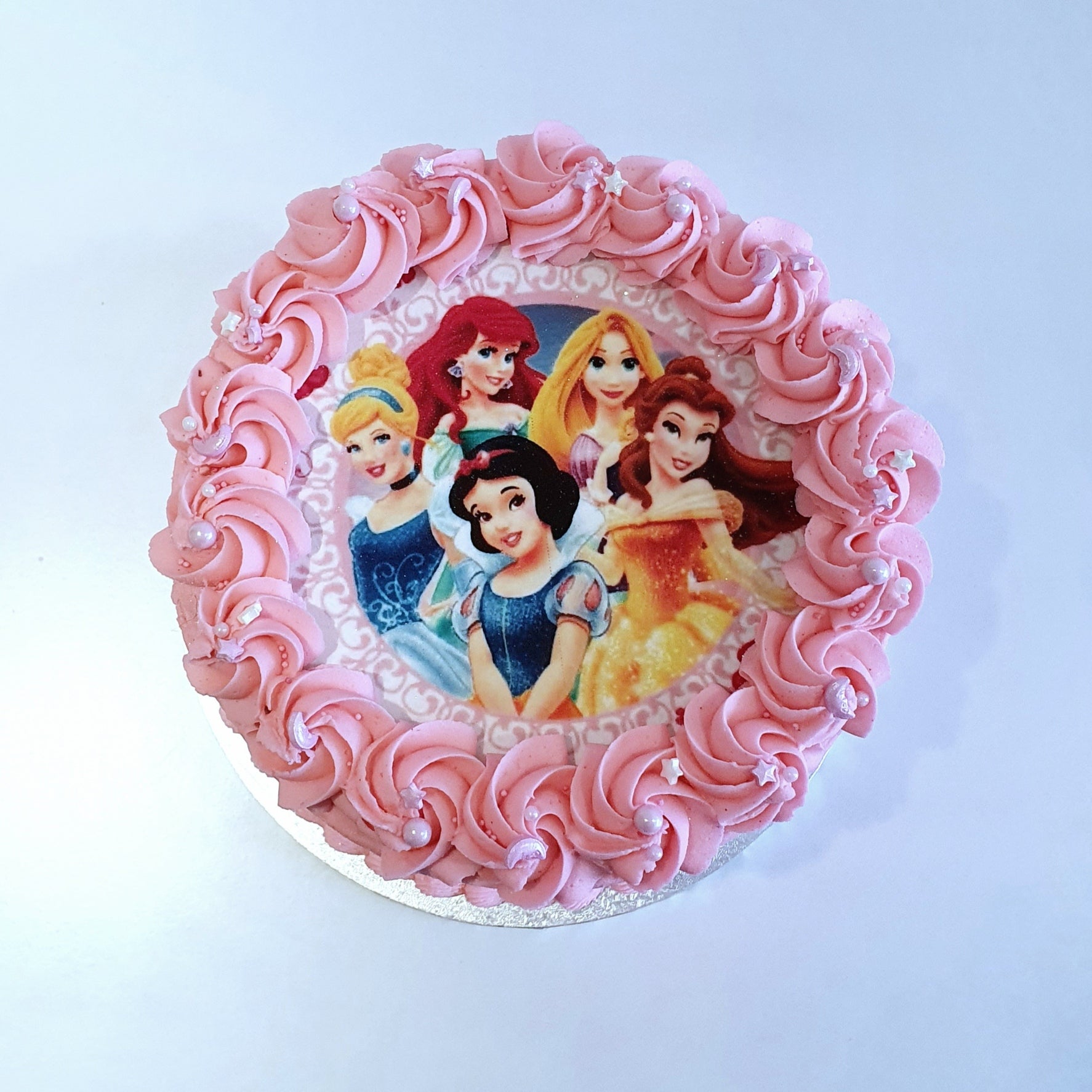 Crown cake from @cakelady706 with edible images wrapped around the outside.  We love it! - Edible Image Software | Edible image cake, Edible images, Cake  designs birthday